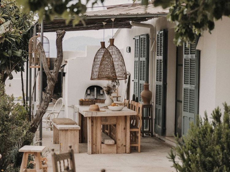 OUT DOOR DINING MAIN HOUSE